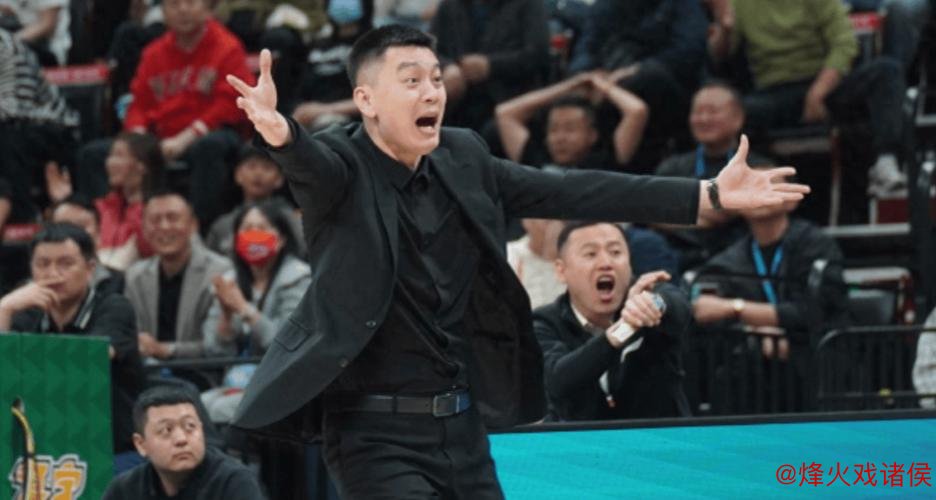 杨鸣因判罚争议被罚出场,辽宁队失控致比赛逆转 杨鸣因判罚争议被罚出场,辽宁队失控致比赛逆转